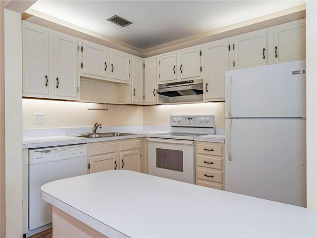 76 Royal Oak Drive 104, Vero Beach, FL 32962