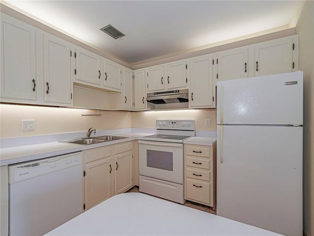 76 Royal Oak Drive 104, Vero Beach, FL 32962