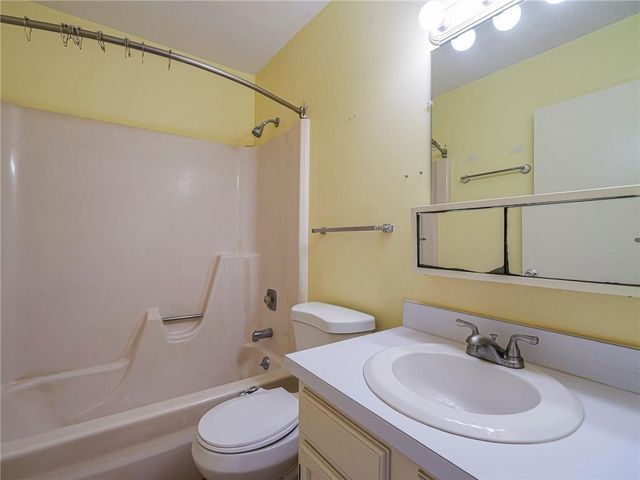 76 Royal Oak Drive 104, Vero Beach, FL 32962