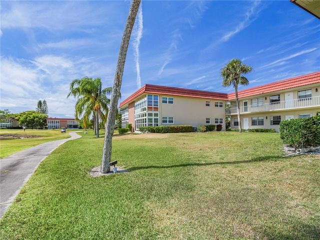 76 Royal Oak Drive 104, Vero Beach, FL 32962