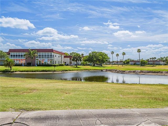 76 Royal Oak Drive 104, Vero Beach, FL 32962