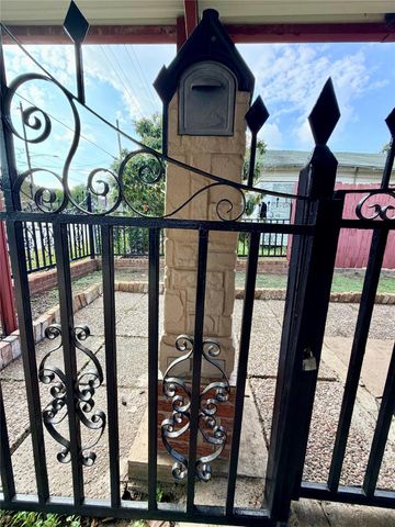 7007 Avenue F, Houston, TX 77011