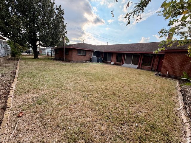 7007 Avenue F, Houston, TX 77011