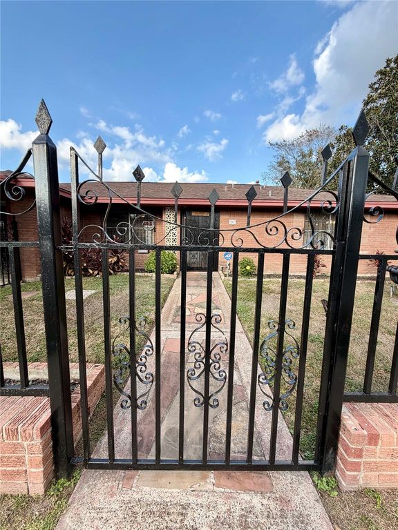 7007 Avenue F, Houston, TX 77011