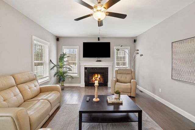 44 Sheffield St, Windham, NH 03087