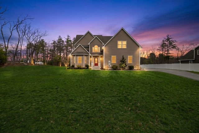 44 Sheffield St, Windham, NH 03087