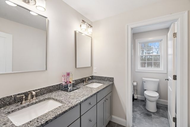 44 Sheffield St, Windham, NH 03087