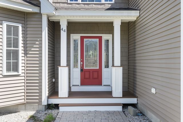 44 Sheffield St, Windham, NH 03087