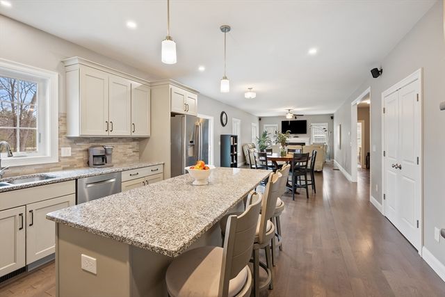 44 Sheffield St, Windham, NH 03087