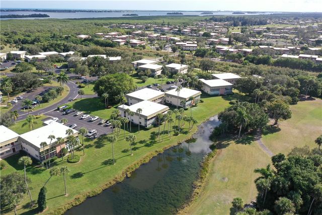 2 Vista Gardens Trail 106, Vero Beach, FL 32962