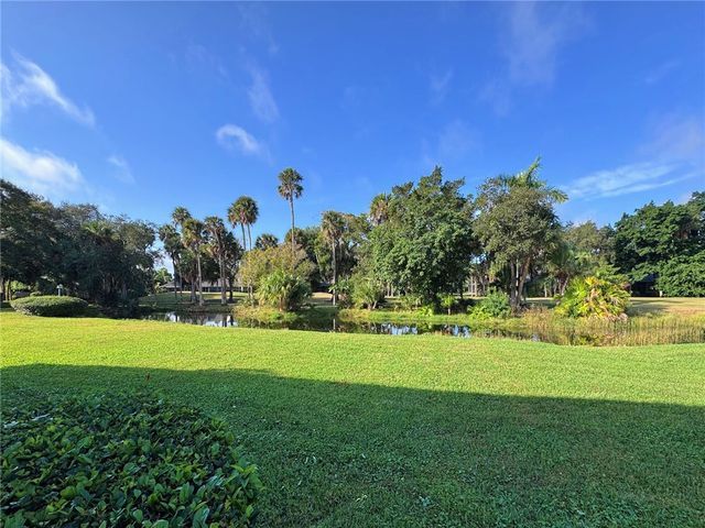 2 Vista Gardens Trail 106, Vero Beach, FL 32962