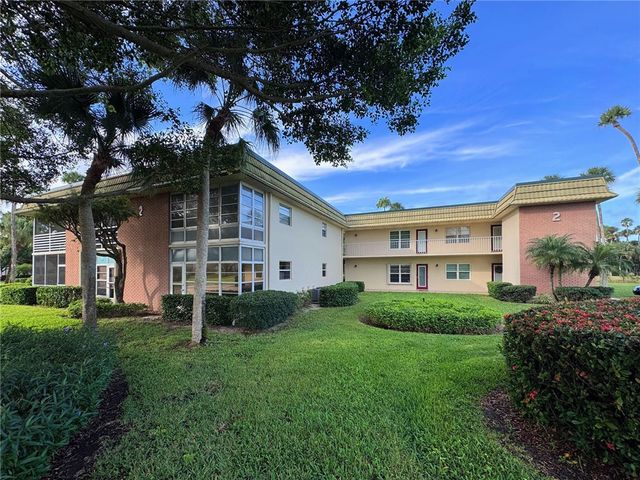 2 Vista Gardens Trail 106, Vero Beach, FL 32962