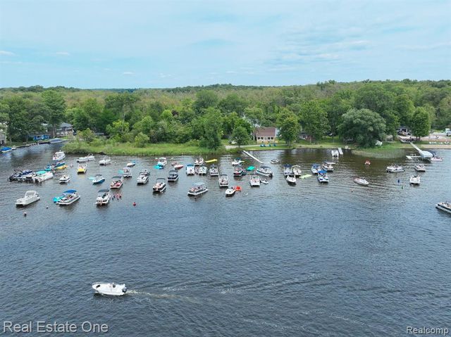 11770 Woodview, Pinckney, MI 48169