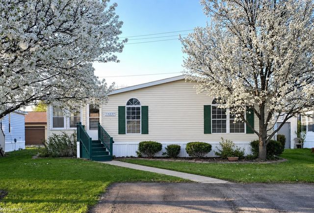 43605 Teal Circle, Clinton Twp, MI 48036