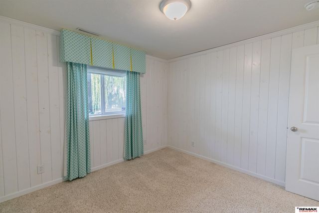 3805 S 202nd Street, Omaha, NE 68130