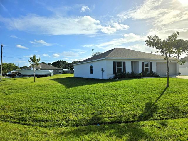 2772 SE Garfield Avenue, Port St. Lucie, FL 34952