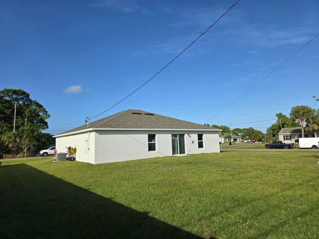 2772 SE Garfield Avenue, Port St. Lucie, FL 34952