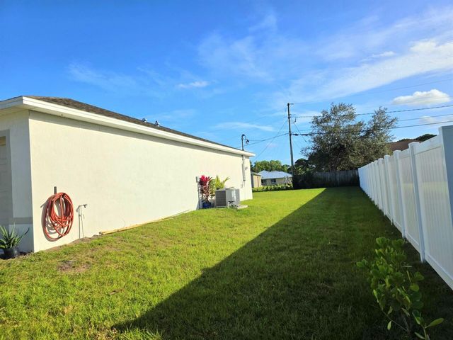 2772 SE Garfield Avenue, Port St. Lucie, FL 34952