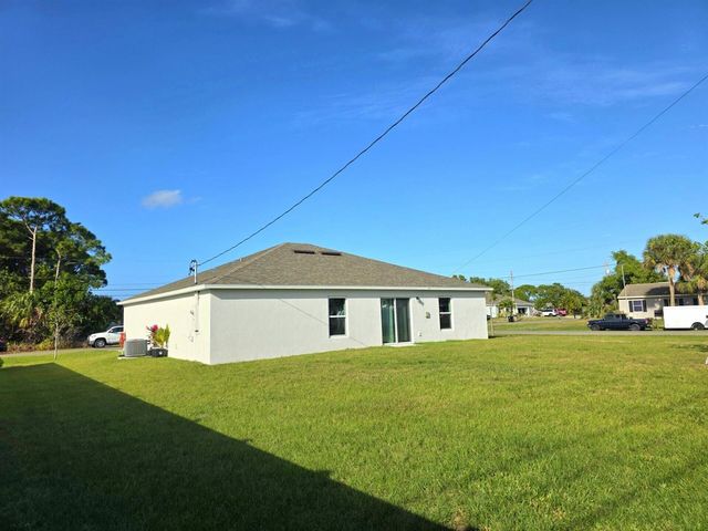 2772 SE Garfield Avenue, Port St. Lucie, FL 34952