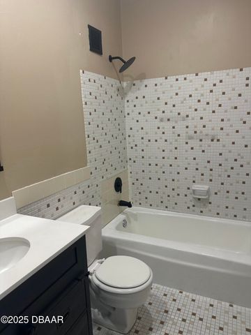 715 S Beach St Apt 311D, Daytona Beach, FL 32114