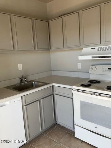 715 S Beach St Apt 311D, Daytona Beach, FL 32114