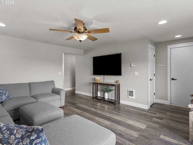 247 Loganberry St, Woodland, WA 98674