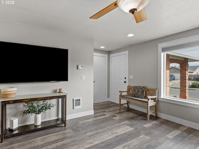 247 Loganberry St, Woodland, WA 98674