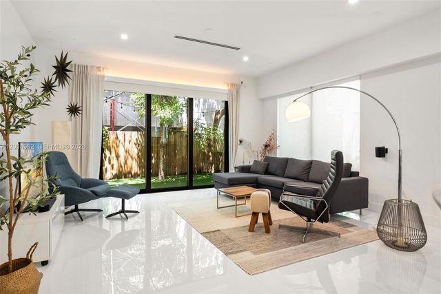 3376 Perry Frow Dr A, Miami, FL 33133