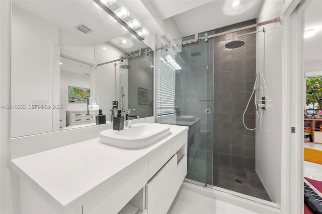 3376 Perry Frow Dr A, Miami, FL 33133