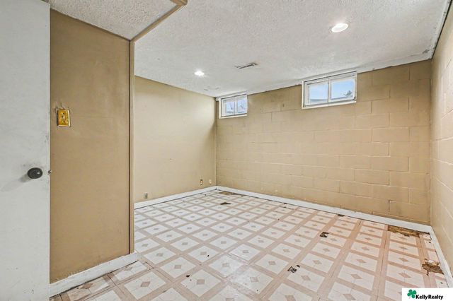 6518 N 46 Avenue, Omaha, NE 68152