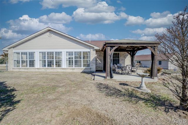 327 Quail Ridge Court, Bourbon, MO 65441