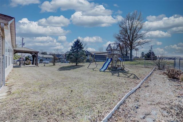 327 Quail Ridge Court, Bourbon, MO 65441