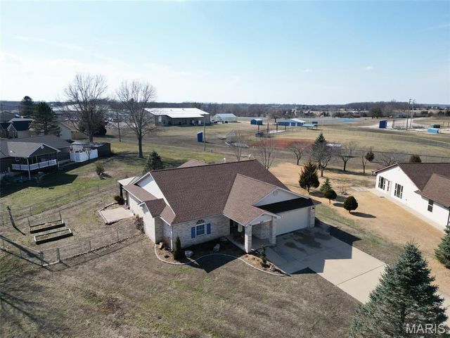 327 Quail Ridge Court, Bourbon, MO 65441