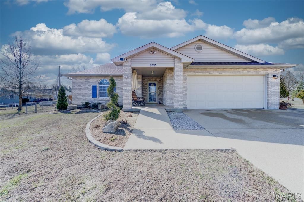 327 Quail Ridge Court, Bourbon, MO 65441