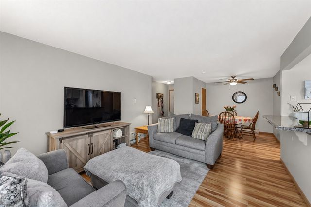 1332 Cunat Court 2B, Lake In The Hills, IL 60156