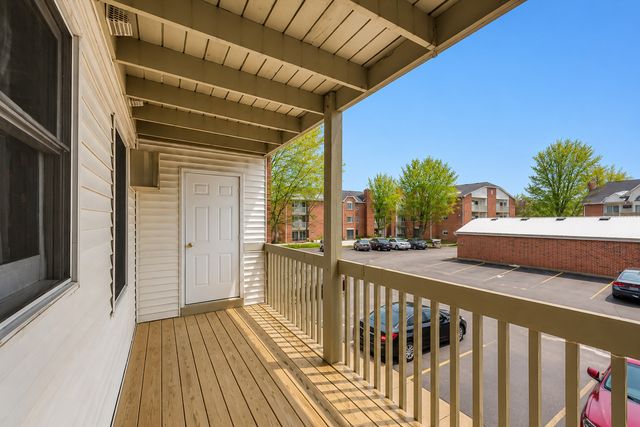 1332 Cunat Court 2B, Lake In The Hills, IL 60156
