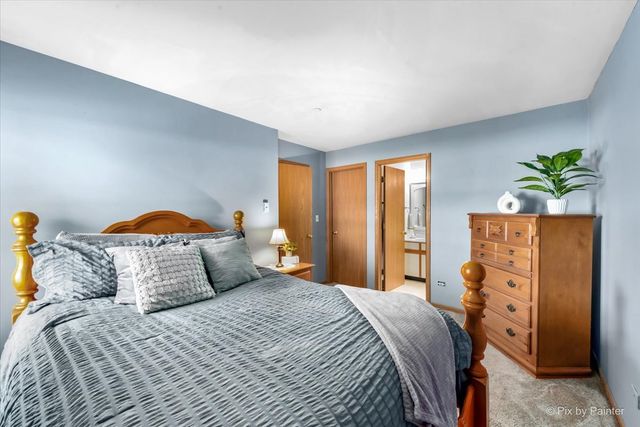 1332 Cunat Court 2B, Lake In The Hills, IL 60156