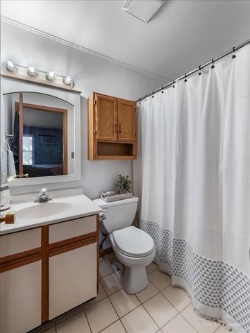 1332 Cunat Court 2B, Lake In The Hills, IL 60156