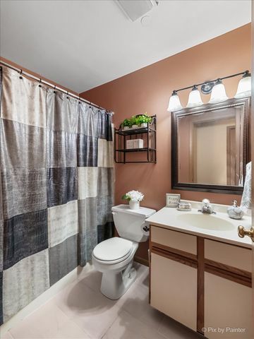 1332 Cunat Court 2B, Lake In The Hills, IL 60156