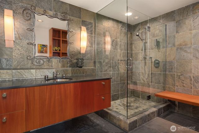 7525 NE 28th Place, Medina, WA 98039