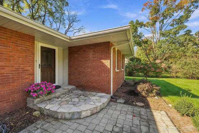 524 Waubonsee Trail, Batavia, IL 60510