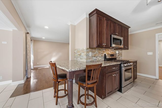 524 Waubonsee Trail, Batavia, IL 60510