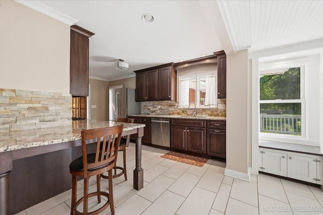 524 Waubonsee Trail, Batavia, IL 60510