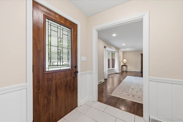 524 Waubonsee Trail, Batavia, IL 60510