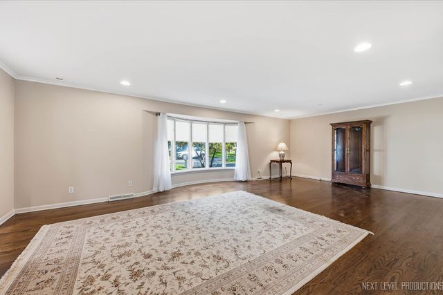 524 Waubonsee Trail, Batavia, IL 60510