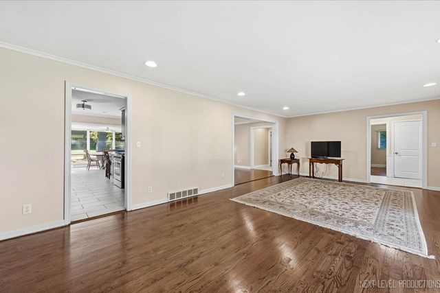524 Waubonsee Trail, Batavia, IL 60510
