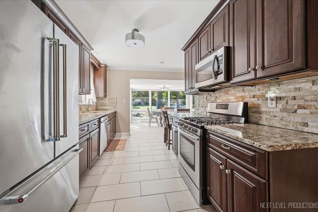 524 Waubonsee Trail, Batavia, IL 60510