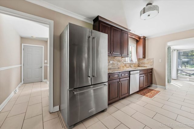 524 Waubonsee Trail, Batavia, IL 60510