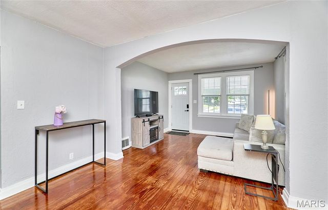 8615 Mackenzie Road, St Louis, MO 63123