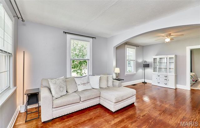 8615 Mackenzie Road, St Louis, MO 63123